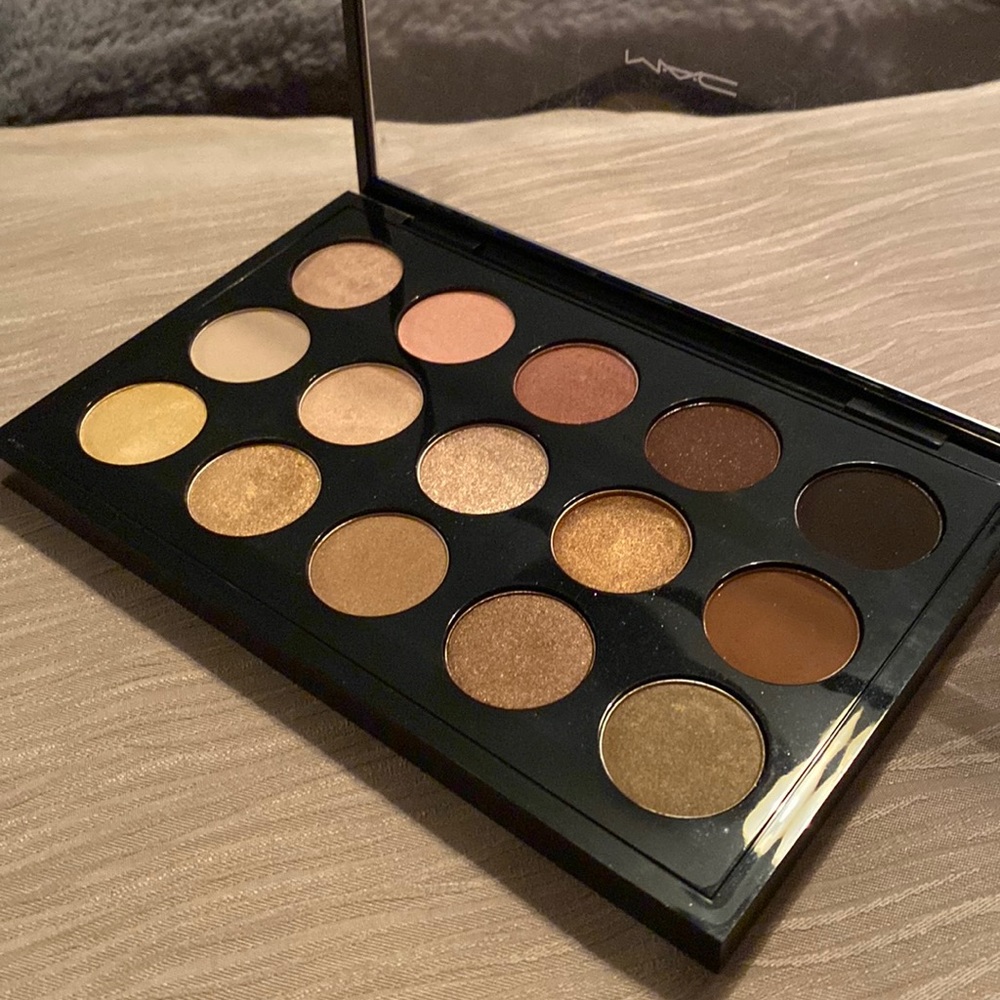 MAC “Warm Neutral” Eyeshadow Palette